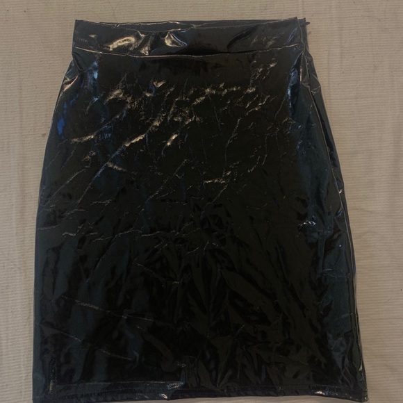 Faux Latex Outfil - Picture 2 of 3